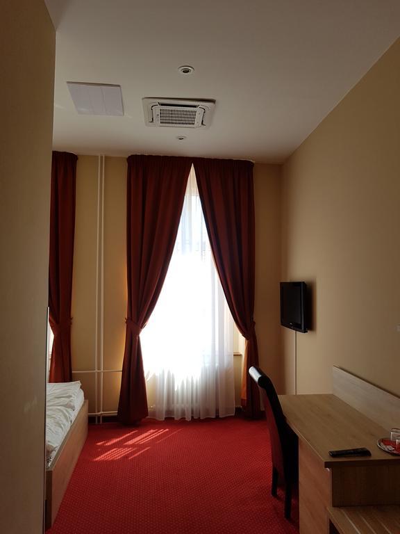 Hotel Stardust Nove Zamky Bagian luar foto